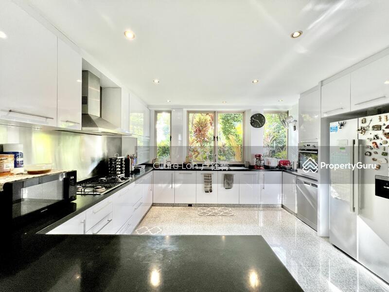Bungalow - Good Class for Rent, +65*94686782 Stunning landed with beautiful lawn for rent, SGD 35,000 | Freehold