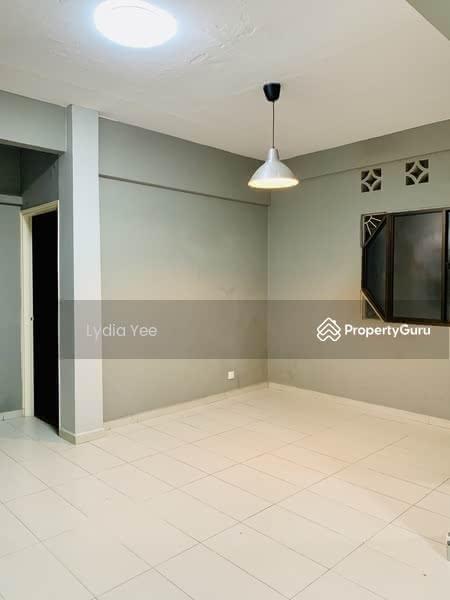 Prop-GPT: Apartment: D09 Cairnhill Cavenagh Gardens