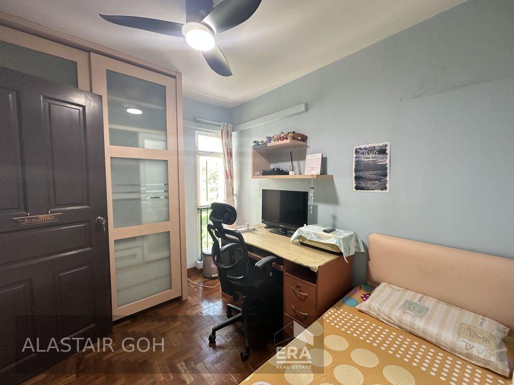Prop-GPT: HDB - 1 room:   Bukit Batok West Avenue 5 394 Bukit Batok West Ave 5 For Rent
