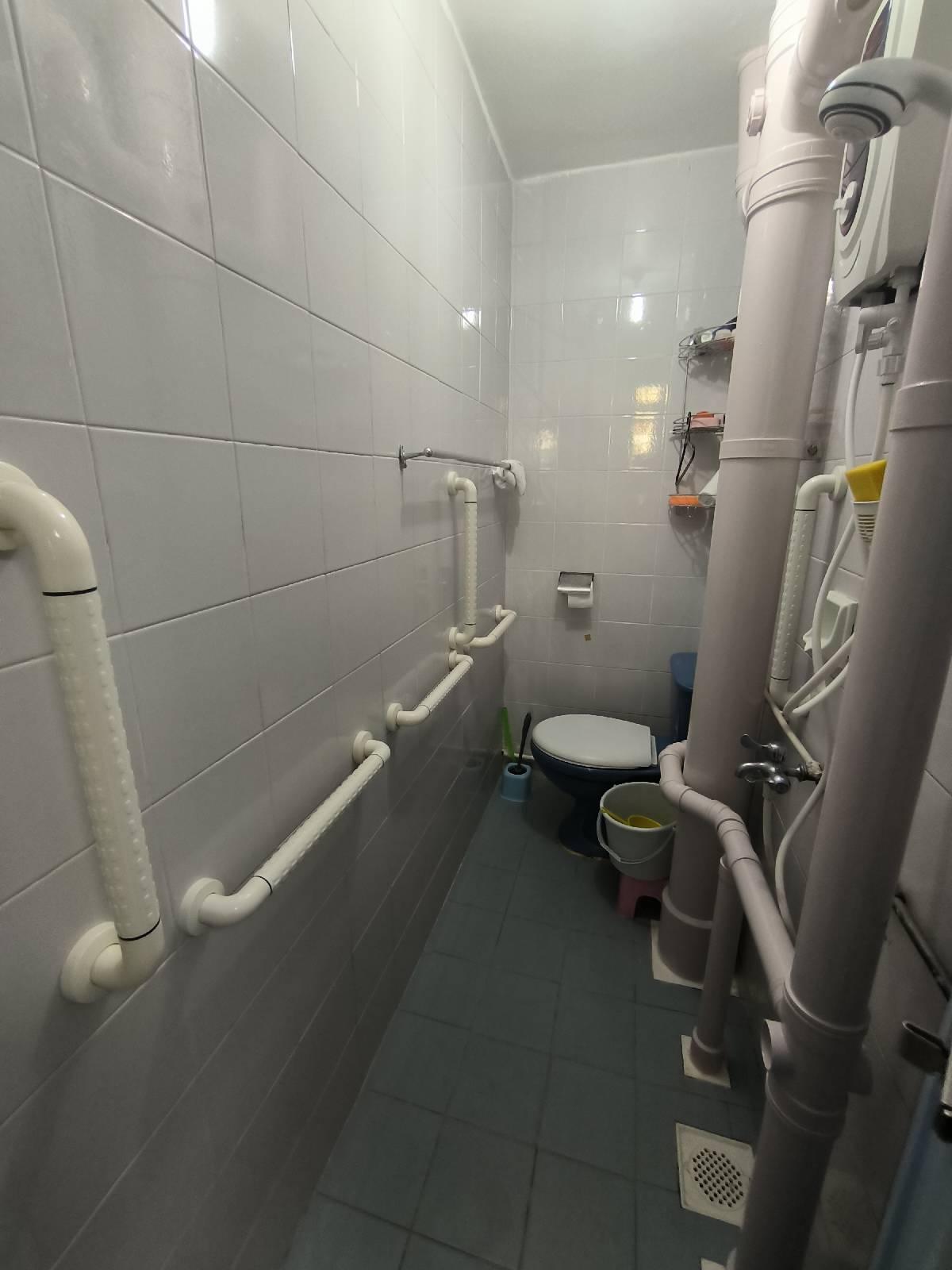 HDB Apartment for Rent, 82 Commonwealth Close HDB Apartment For Rent, $3,000, 2 Bed 2 Bath 646 sqft $4.64 psf, SGD 3,000 | 99-year Leasehold