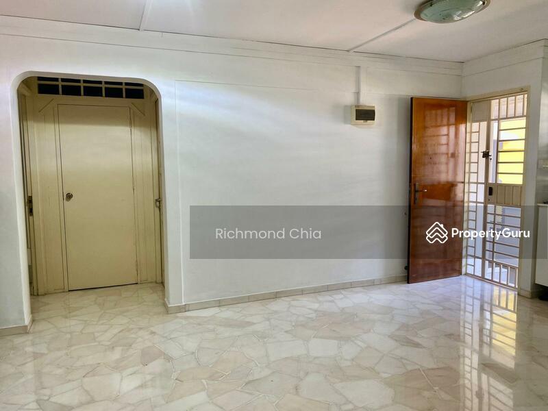 Prop-GPT: HDB Flat: D20 Ang Mo Kio 649 Ang Mo Kio Avenue 5
