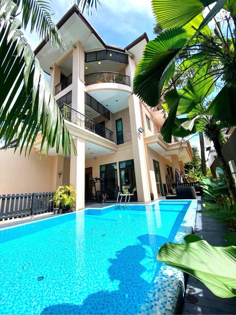 Prop-GPT: Semi-Detached: D10  DUCHESS AVENUE