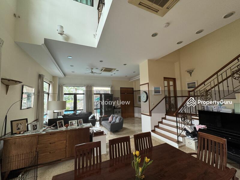 Prop-GPT: Semi-Detached: D10  Duchess Gardens