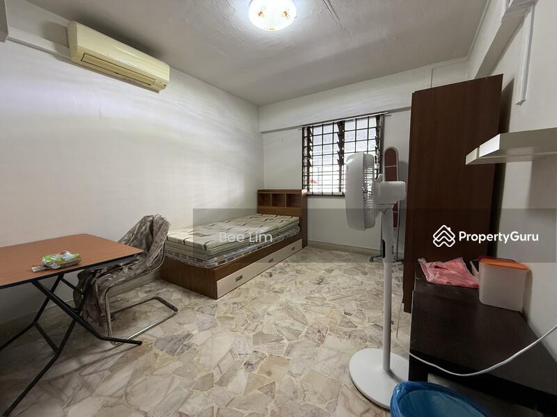 Prop-GPT: HDB Flat: D19  125 Hougang Avenue 1