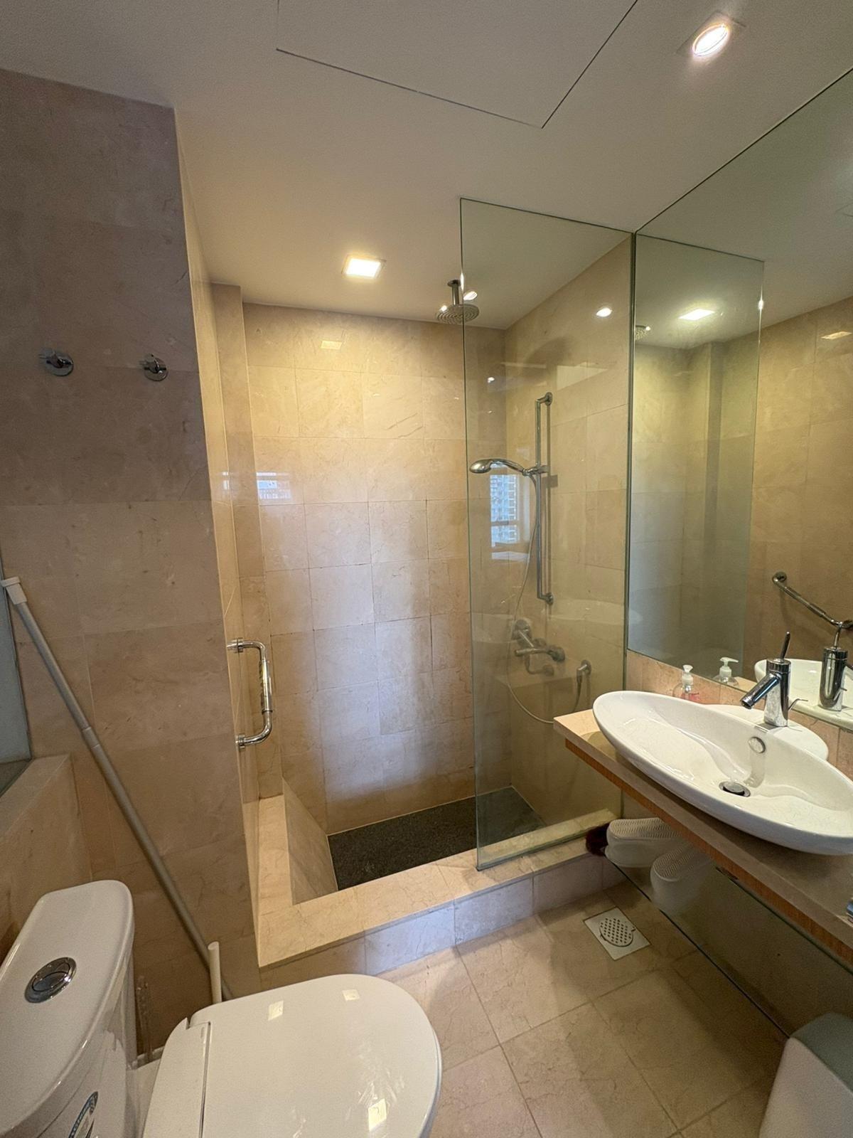 Apartment for Rent, Icon Apartment For Rent, $5,000, 1 Bed 2 Bath 786 sqft $6.36 psf, SGD 5,000 | 99-year Leasehold