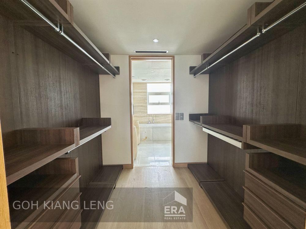 Condominium for Rent: 