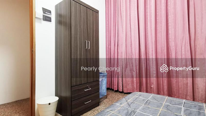 Prop-GPT: Condominium: D05  Dover Parkview