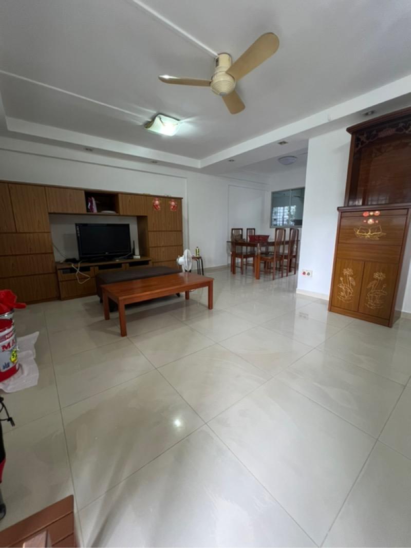 Prop-GPT: HDB Apartment: D20  125 Bishan Street 12