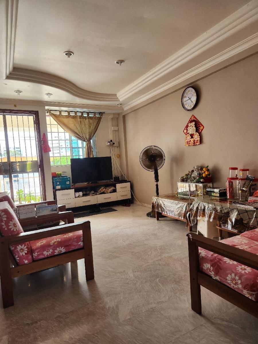 Prop-GPT: HDB Apartment: D18  201D Tampines Street 21