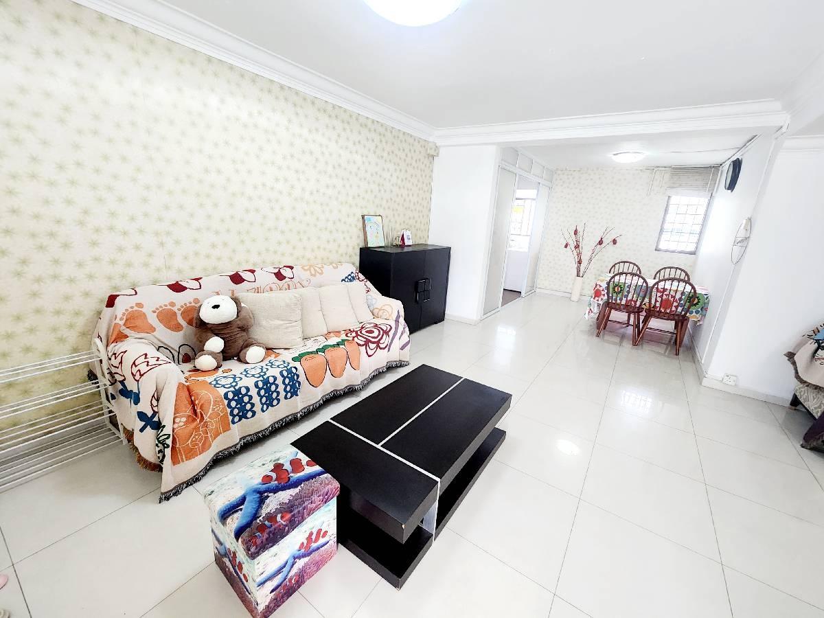 Prop-GPT: HDB Apartment: D22  403 Pandan Gardens