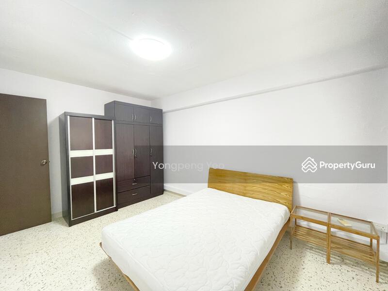 Prop-GPT: HDB Flat: D02  5 Everton Park