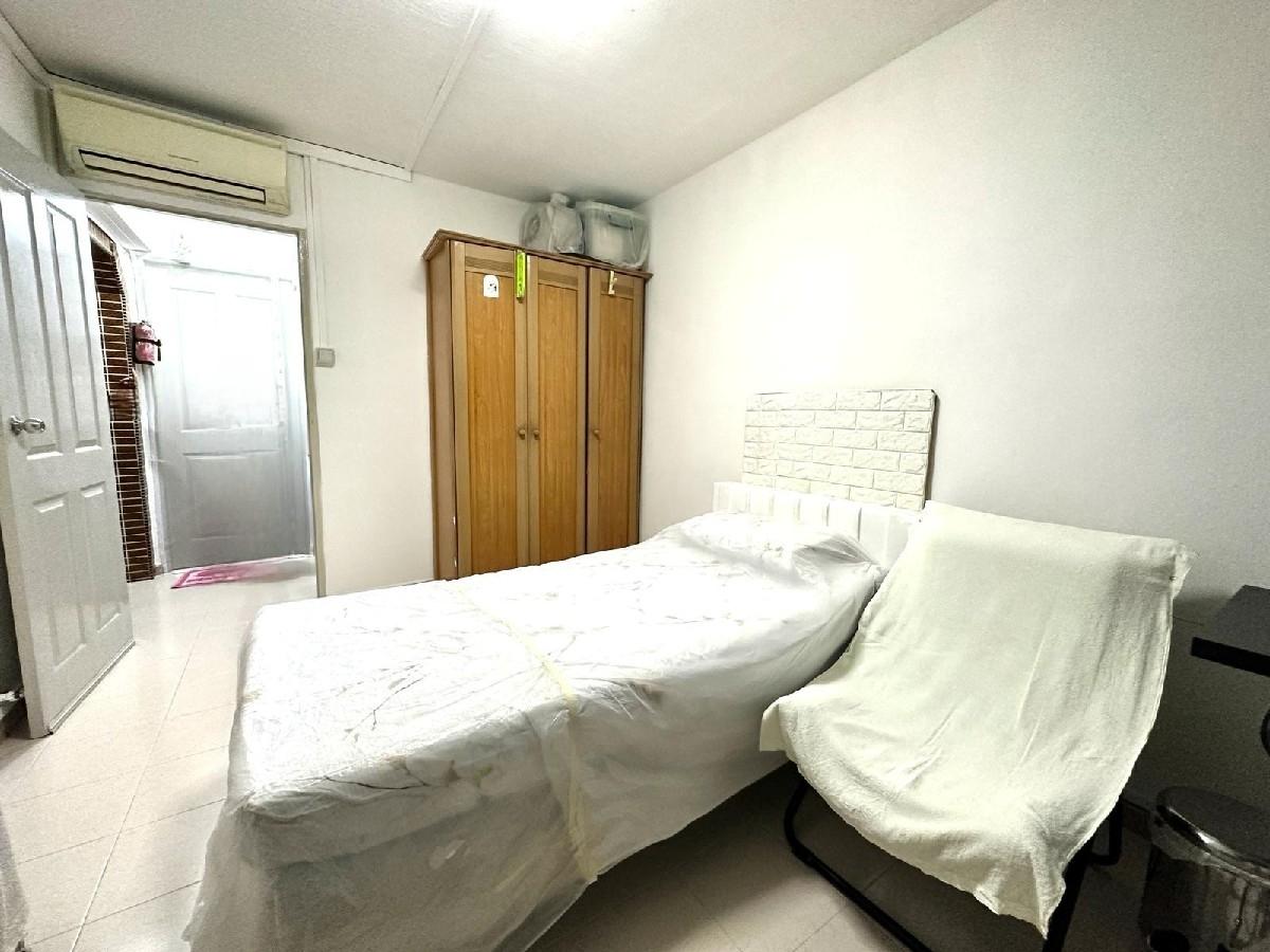 Prop-GPT: HDB Apartment: D19  501 Hougang Avenue 8
