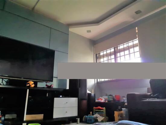 Prop-GPT: HDB Apartment: D18  384 Tampines Street 32