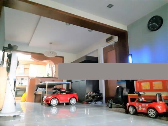 384 Tampines Street 32 HDB Apartment For Rent, $4,000, 3 Bed 2 Bath 1,389 sqft $2.88 psf