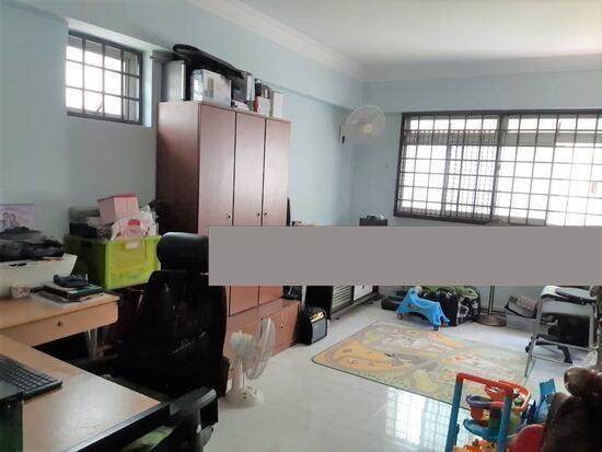 384 Tampines Street 32 HDB Apartment For Rent, $4,000, 3 Bed 2 Bath 1,389 sqft $2.88 psf