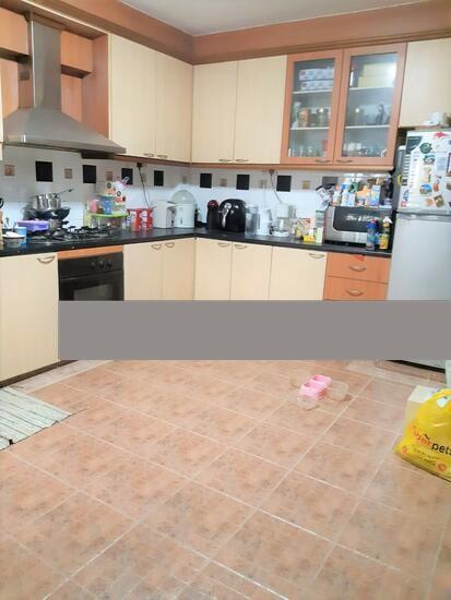 384 Tampines Street 32 HDB Apartment For Rent, $4,000, 3 Bed 2 Bath 1,389 sqft $2.88 psf