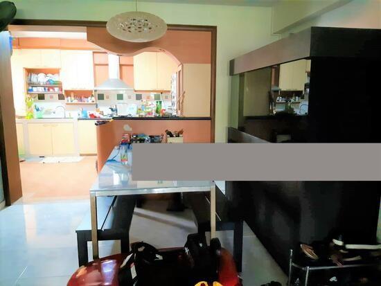 384 Tampines Street 32 HDB Apartment For Rent, $4,000, 3 Bed 2 Bath 1,389 sqft $2.88 psf