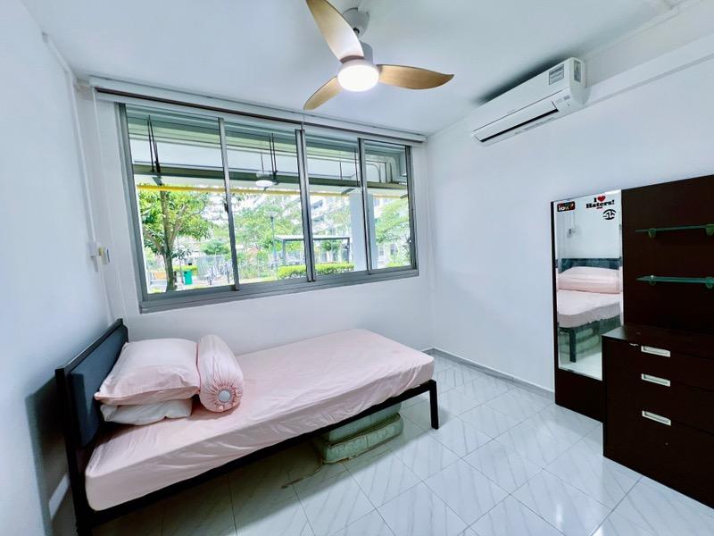 Prop-GPT: HDB Apartment: D18  116 Simei Street 1