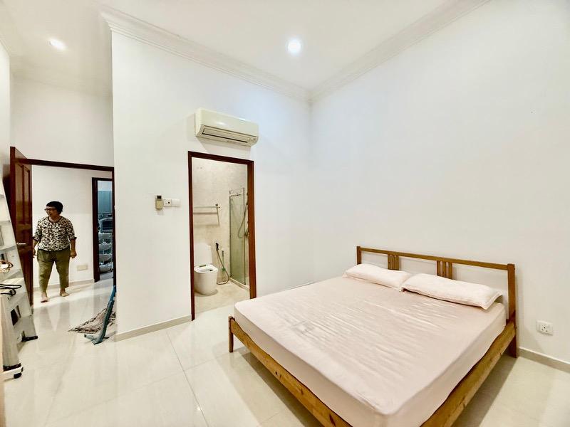 JALAN BATALONG Corner Terrace Room Rental, $1,200, 1 Bed 1 Bath 100 sqft $12.00 psf