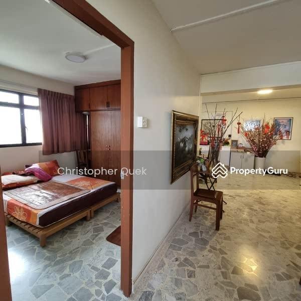 Prop-GPT: HDB Flat: D10  1 Queen's Road