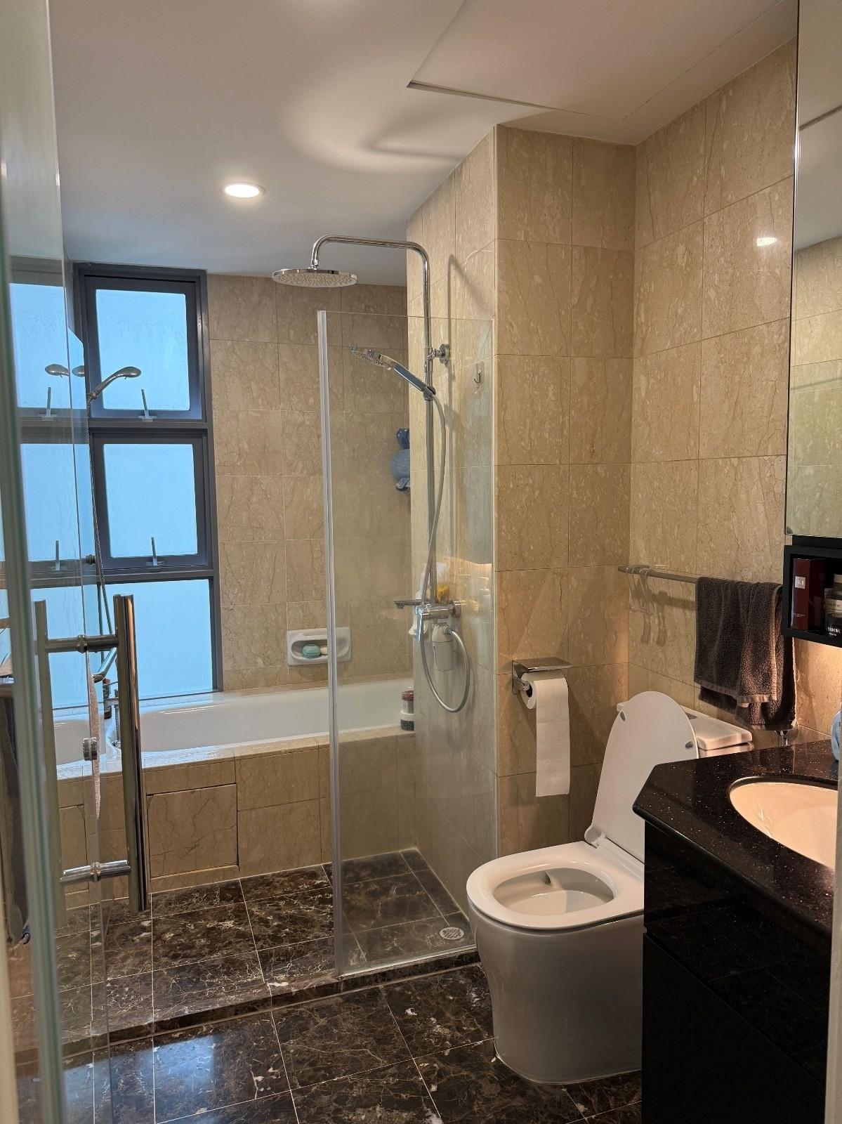Condominium for Rent, The Madeira Condominium For Rent, $4,900, 3 Bed 3 Bath 1,378 sqft $3.56 psf, SGD 4,900 | 99-year Leasehold
