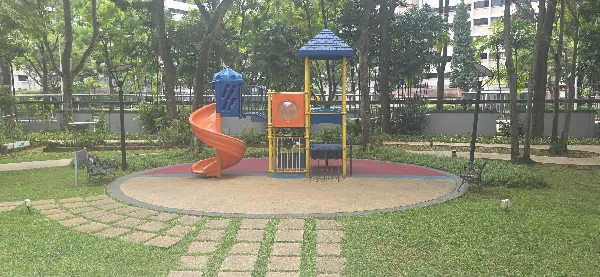 Condominium for Rent, The Madeira Condominium For Rent, $4,900, 3 Bed 3 Bath 1,378 sqft $3.56 psf, SGD 4,900 | 99-year Leasehold