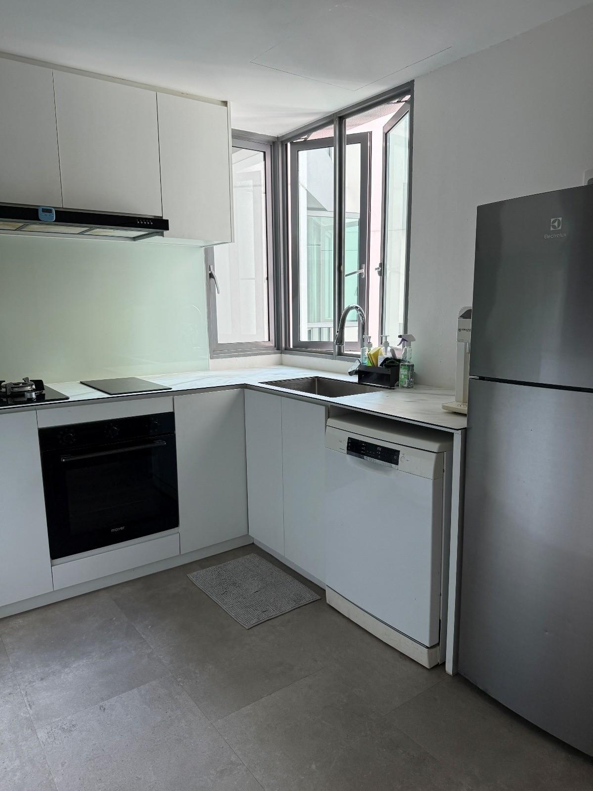 Condominium for Rent, The Madeira Condominium For Rent, $4,900, 3 Bed 3 Bath 1,378 sqft $3.56 psf, SGD 4,900 | 99-year Leasehold