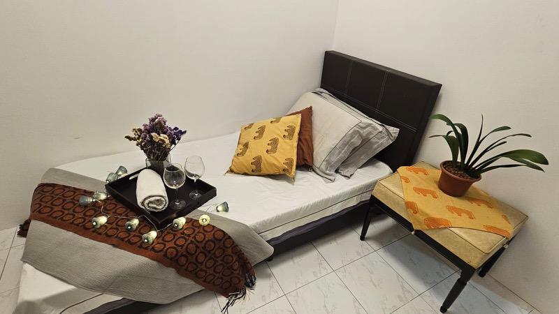 Apartment for Rent, International Plaza Apartment Room Rental, $1,249, 1 Bed 1 Bath 100 sqft $12.49 psf, SGD 1,249