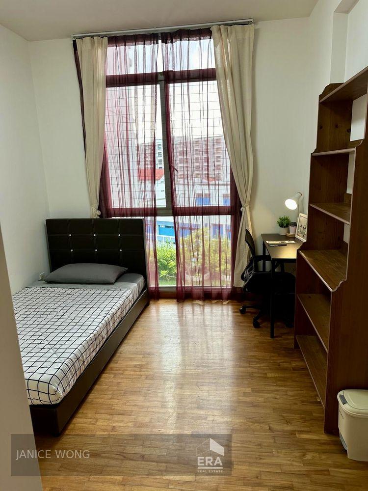 Prop-GPT: Condominium:   Jurong West Street 41 The Lakeshore For Rent