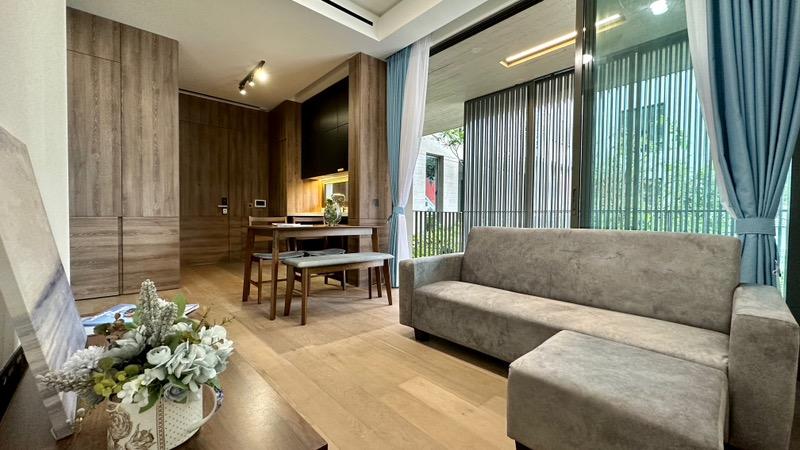 Prop-GPT: Condominium: D11  10 Evelyn