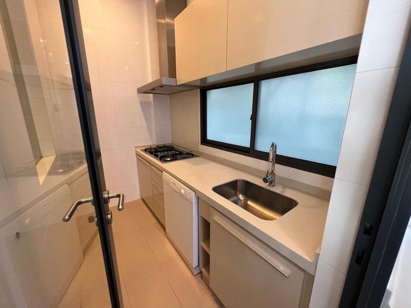 HAMPSTEAD Detached House For Rent, $10,300, 4 Bed 5 Bath 4,144 sqft $2.64 psf