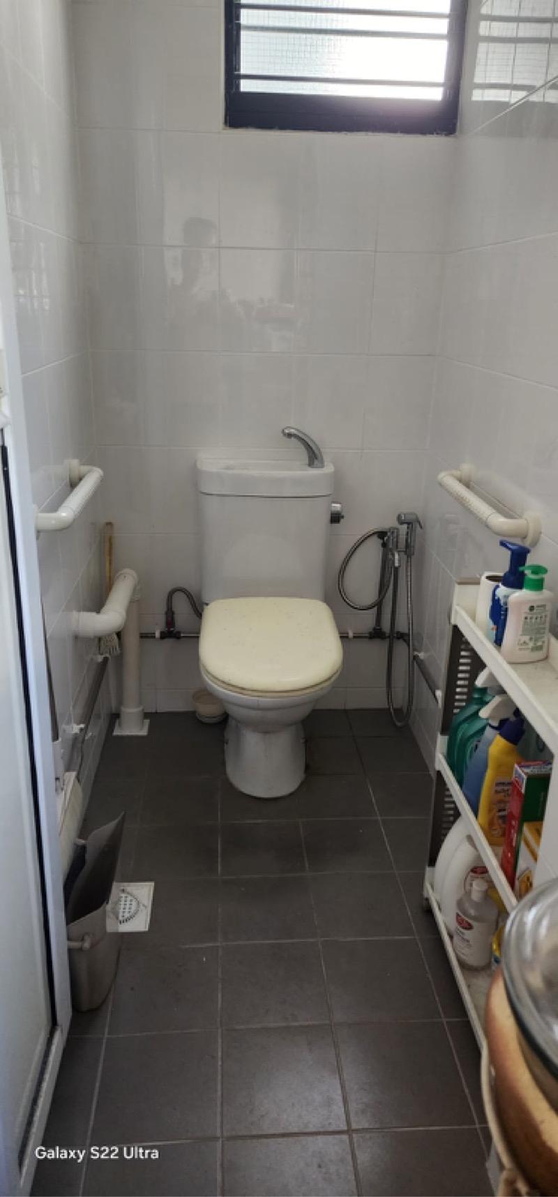 HDB Apartment for Rent, 172 Ang Mo Kio Avenue 4 HDB Apartment Room Rental, $700, 1 Bed 1 Bath 107 sqft $6.54 psf, SGD 700 | 99-year Leasehold