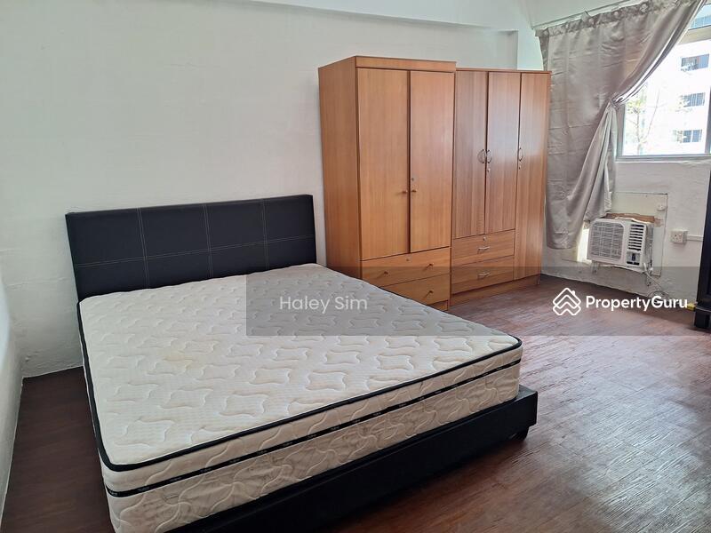Prop-GPT: HDB Flat: D18  272 Tampines Street 22