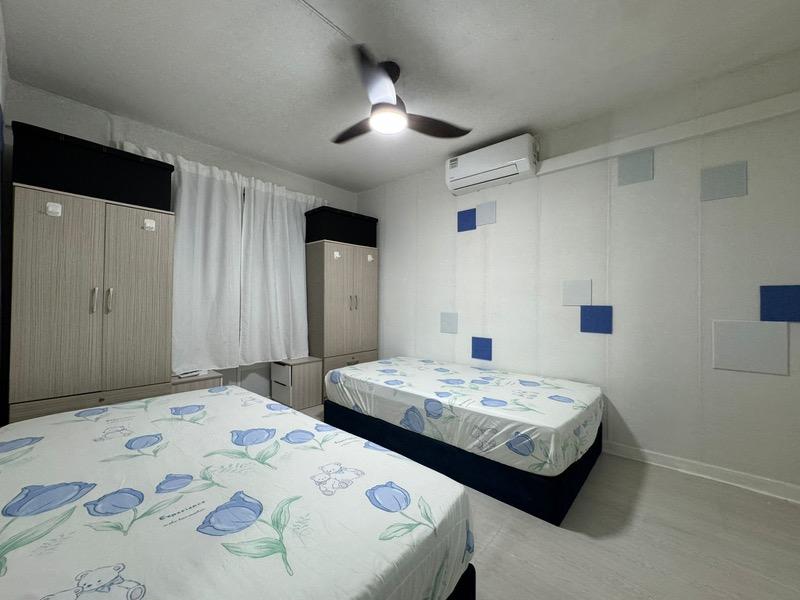 Prop-GPT: HDB Apartment: D22 Boon Lay 215 Boon Lay Place