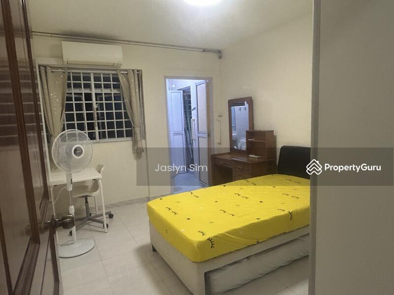 Prop-GPT: HDB Flat: D19  650 Hougang Avenue 8