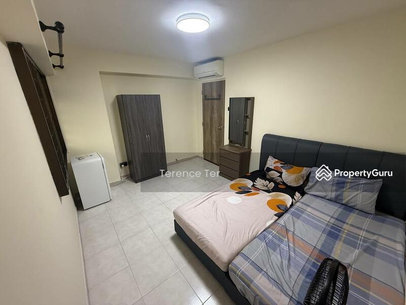 Prop-GPT: HDB Flat: D22 Boon Lay 679C Jurong West Central 1