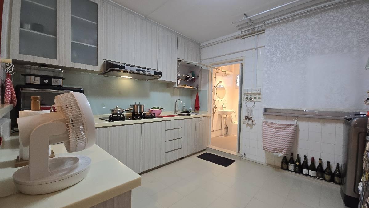 458 Pasir Ris Drive 4 HDB Apartment For Rent, $3,800, 3 Bed 2 Bath 1,130 sqft $3.36 psf