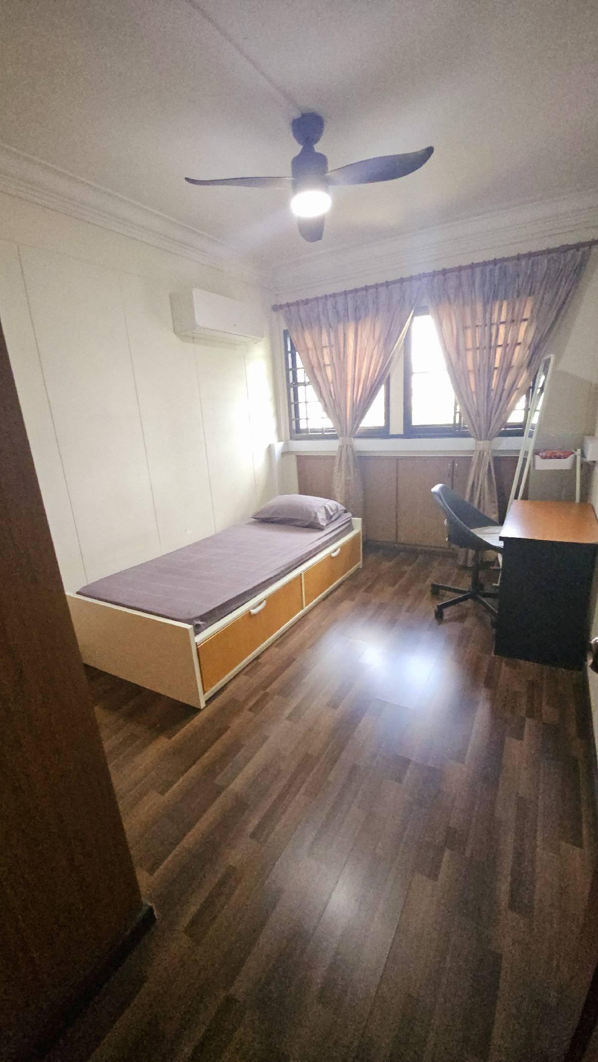 Prop-GPT: HDB Apartment: D18  891 Tampines Avenue 8
