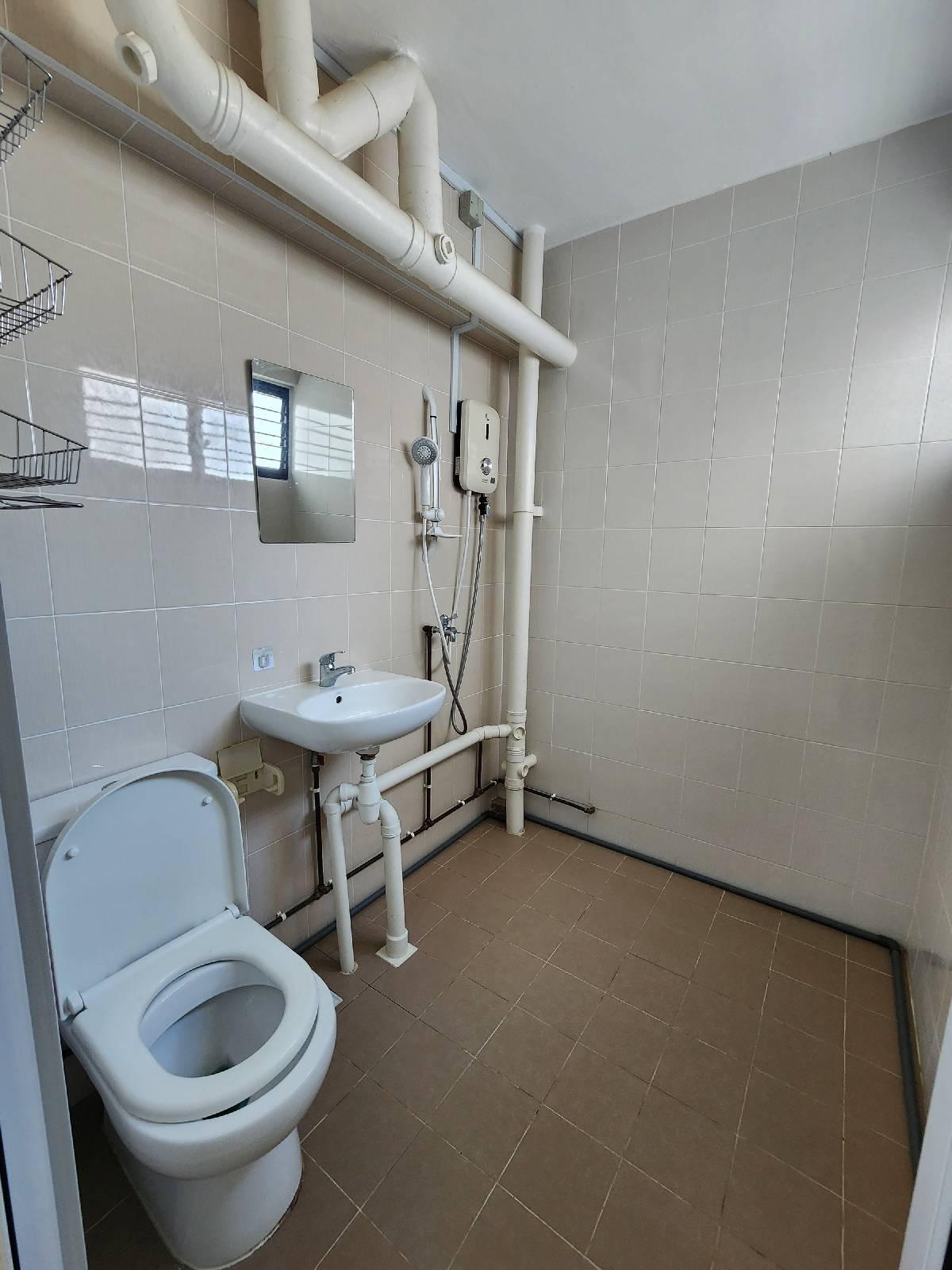 HDB Apartment for Rent, 178 Bukit Batok West Avenue 8 HDB Apartment For Rent, $2,600, 2 Bed 2 Bath 786 sqft $3.31 psf, SGD 2,600 | 99-year Leasehold