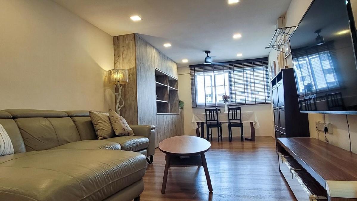 Prop-GPT: HDB Apartment: D19  405 Hougang Avenue 10