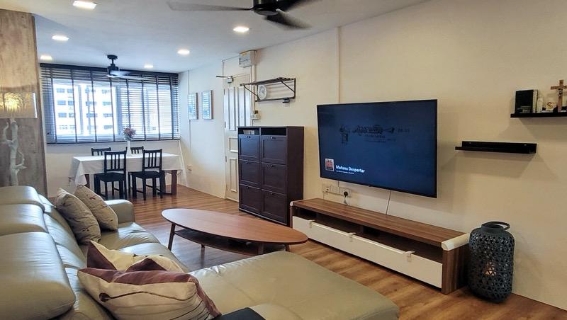 Prop-GPT: HDB Apartment: D19  405 Hougang Avenue 10
