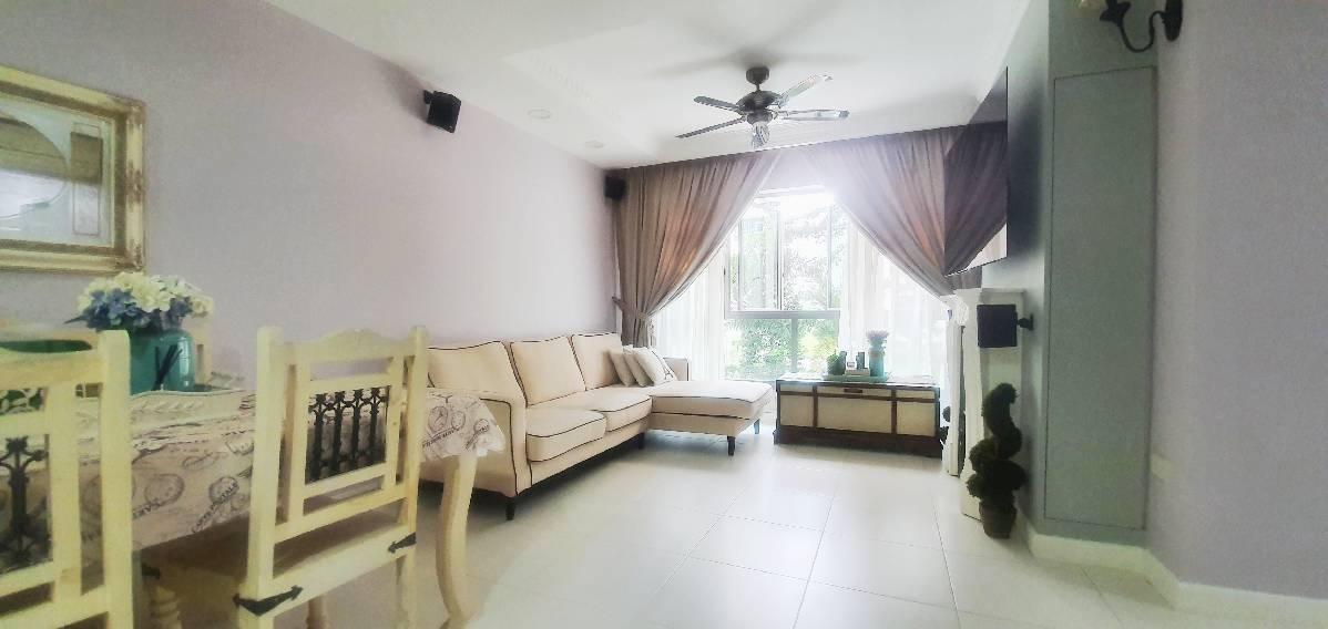 Prop-GPT: HDB Apartment: D19 Punggol 271A Punggol Walk