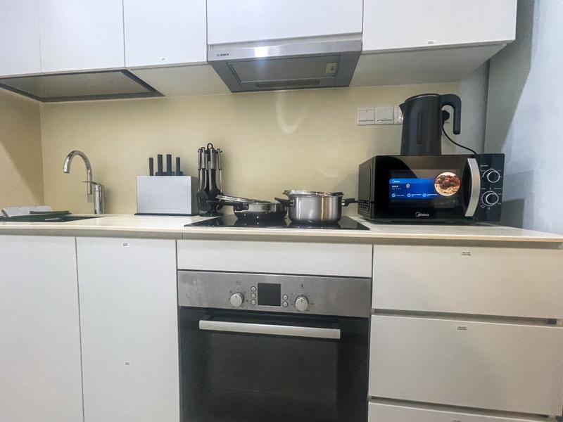 Apartment for Rent, Waterfront @ Faber Apartment Room Rental, $2,100, 1 Bed 2 Bath 200 sqft $10.50 psf, SGD 2,100 | 99-year Leasehold