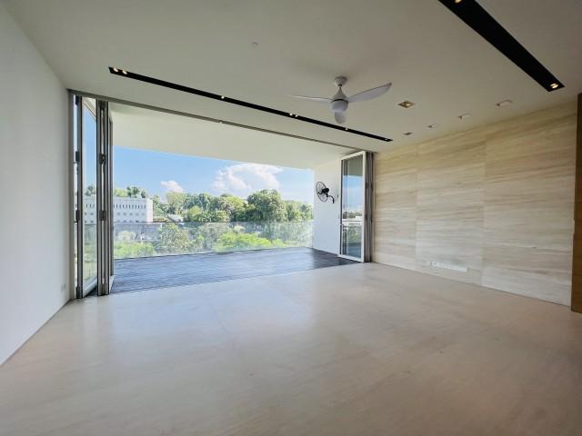 Prop-GPT: Condominium: D10  8 Napier