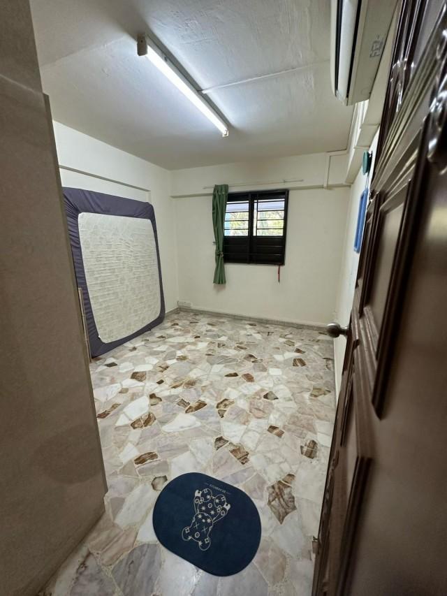 Prop-GPT: HDB Apartment: D16  709 Bedok Reservoir Road