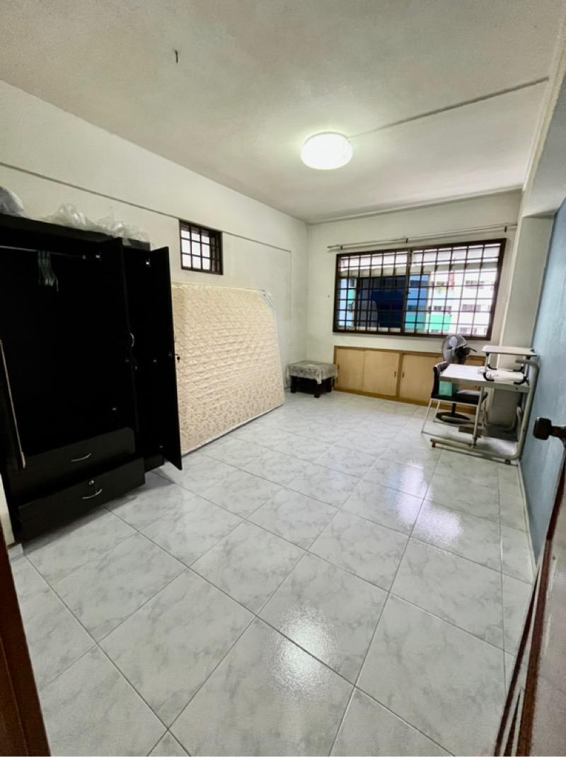 Prop-GPT: HDB Apartment: D22 Boon Lay 817 Jurong West Street 81