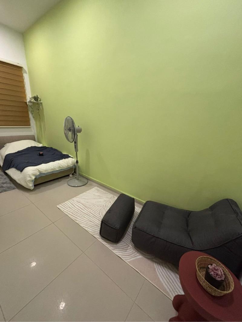 Prop-GPT: Condominium: D17  Avila Gardens