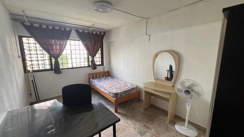 Prop-GPT: HDB Apartment: D22  246 Jurong East Street 24