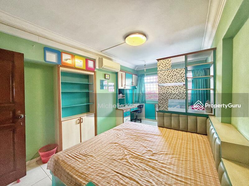 Prop-GPT: HDB Flat: D18 Pasir Ris 601 Elias Road