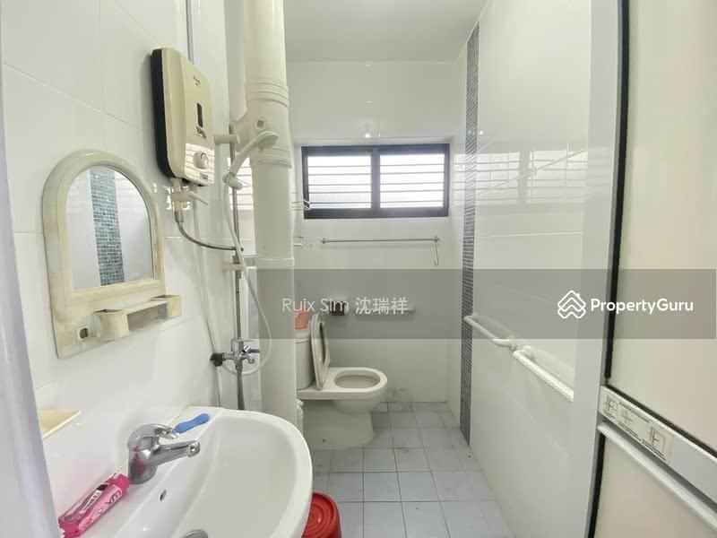 270 Tampines Street 21